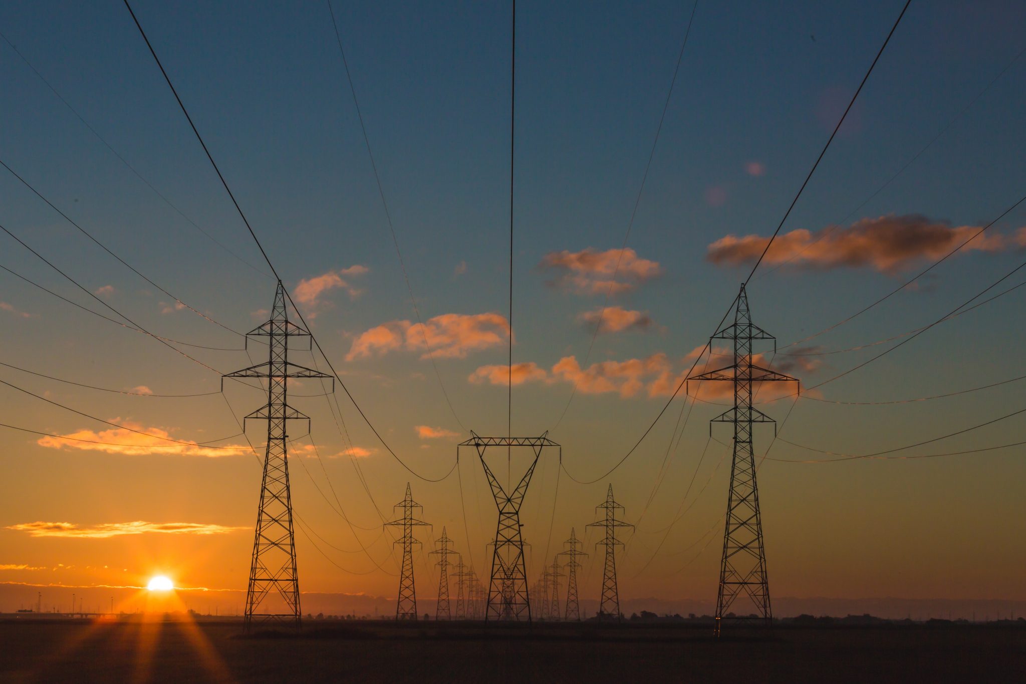 تصویر از ۱۳۰۰۰میلیارد ریال درآمدهای فروش برق به صنعت برق عودت داده نشده است