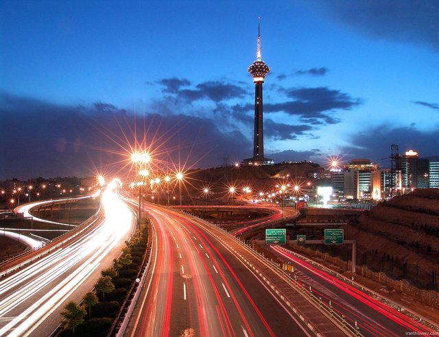 تصویر از بررسی زیرساخت‌ های تبدیل‌ تهران به شهر هوشمند و تحقق تبادل دوسویه انرژی