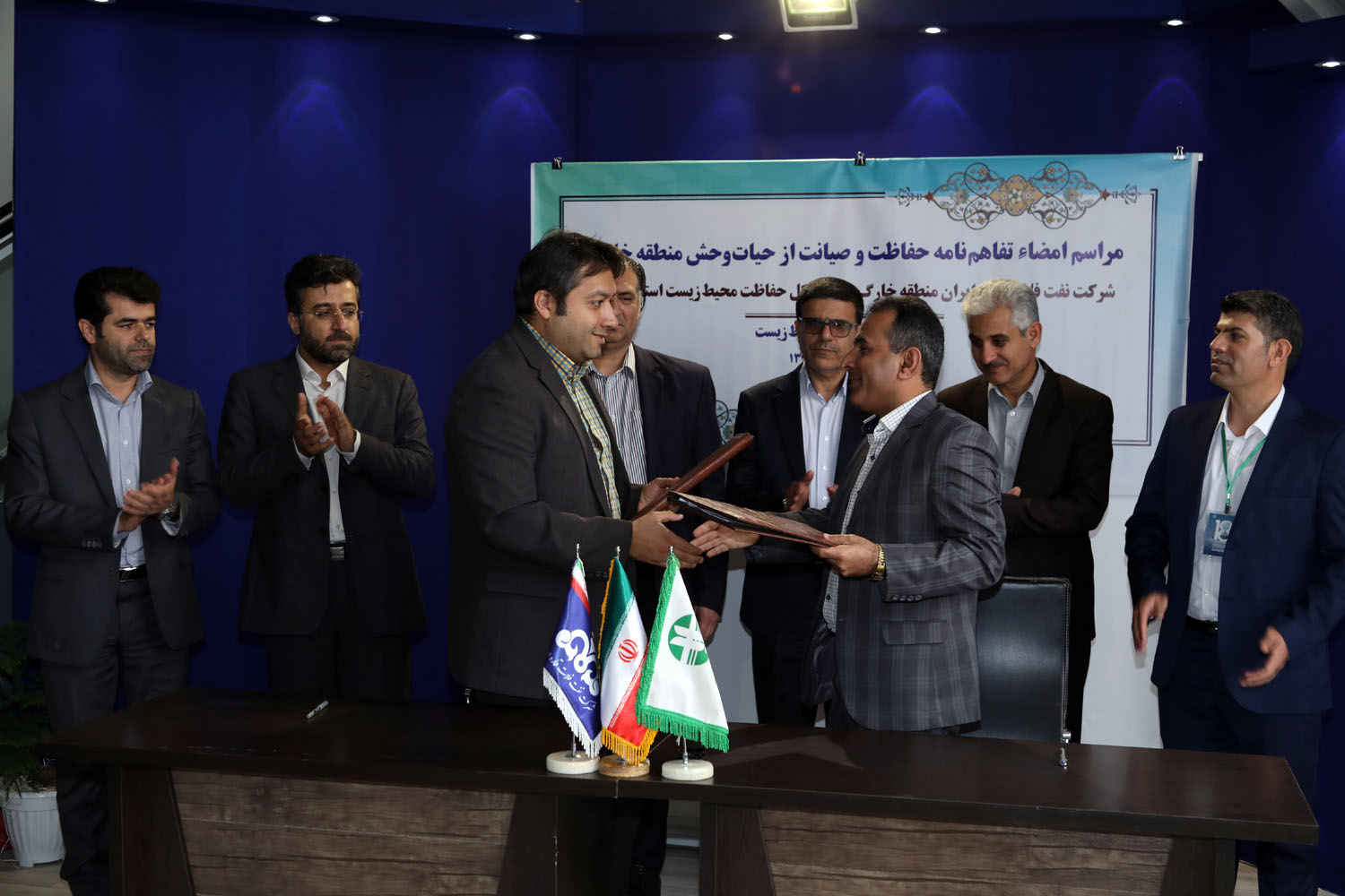 تصویر از امضای تفاهم‌نامه حفاظت و صیانت از حیات‌وحش منطقه خارگ با حمایت شرکت نفت فلات قاره