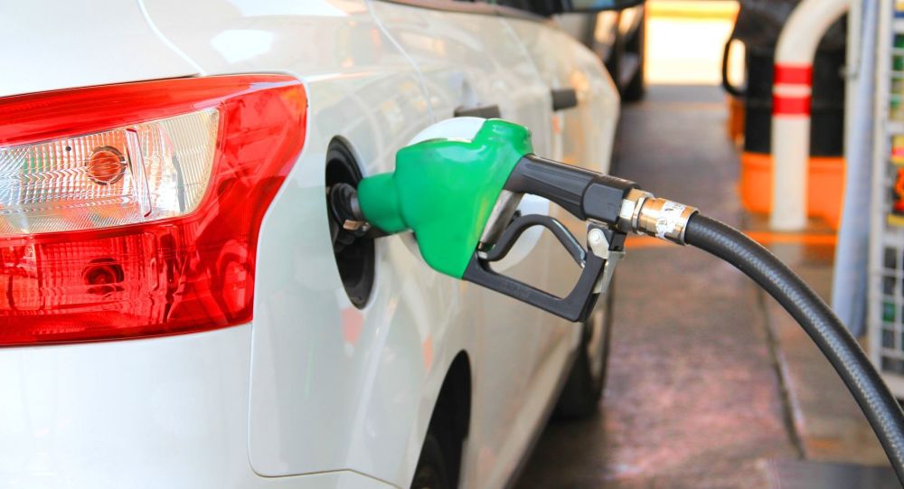 تصویر از دولت با سهمیه بندی بنزین ریسک می کند