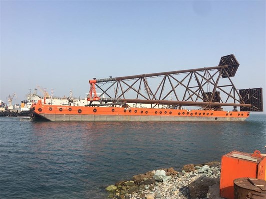 تصویر از سه پایه مشعل آخرین سکوی فاز 14 پارس جنوبی نصب می شود