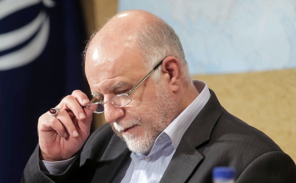 تصویر از وزیر نفت برای اجرایی شدن طرح پتروشیمی سنقر سنگ تمام گذاشت