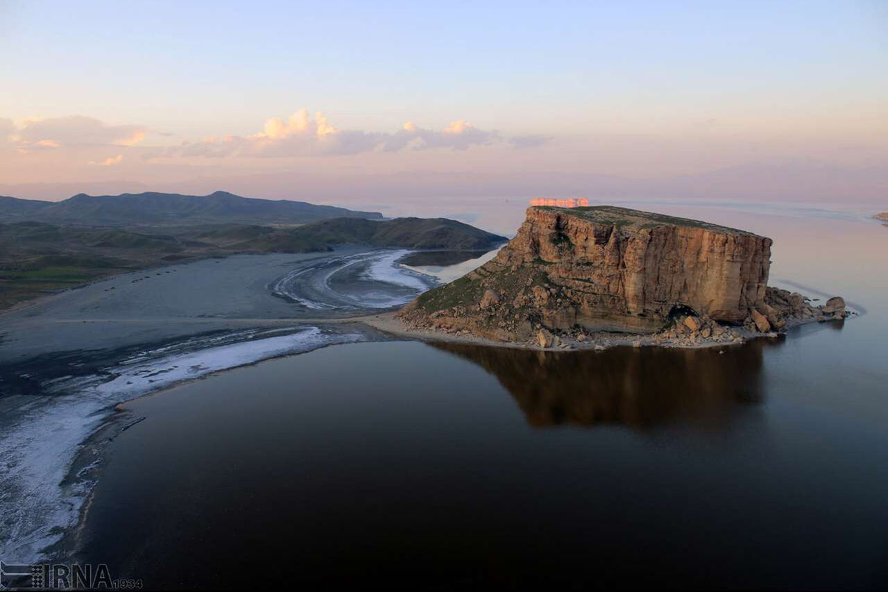 تصویر از وسعت دریاچه ارومیه ۹۱۸ کیلومترمربع افزایش یافته است