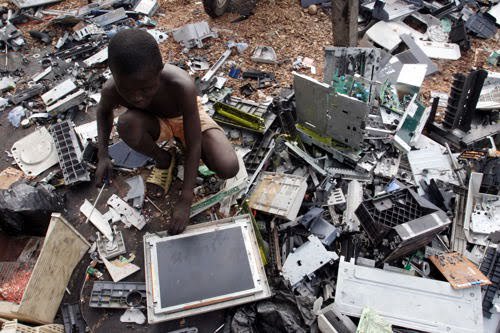 تصویر از تولید سالانه ۵۰ میلیون تن زباله الکترونیکی در جهان، معادل ۵۰ هزار برج ایفل!