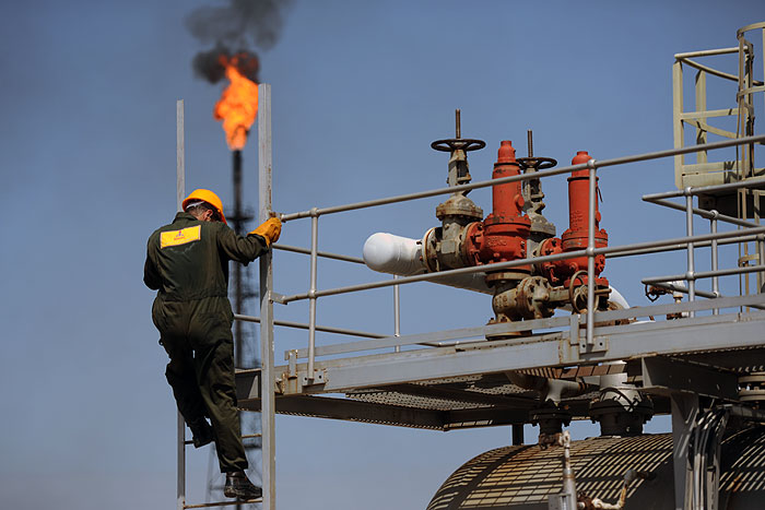 تصویر از کاهش ۱۲ درصدی گازهای مشعل در وزارت نفت