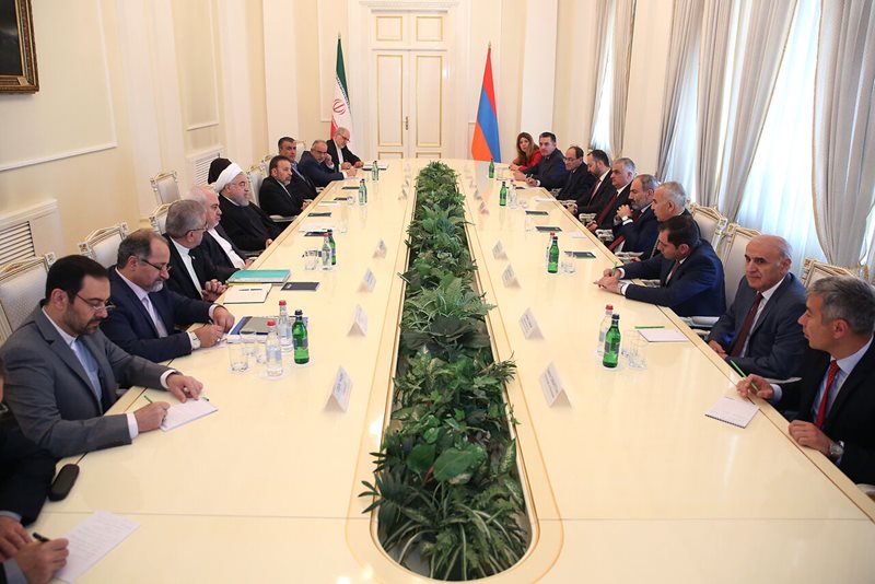 تصویر از نخست وزیر ارمنستان خواستار تمدید موافقتنامه تهاتر گاز و برق با ایران شد
