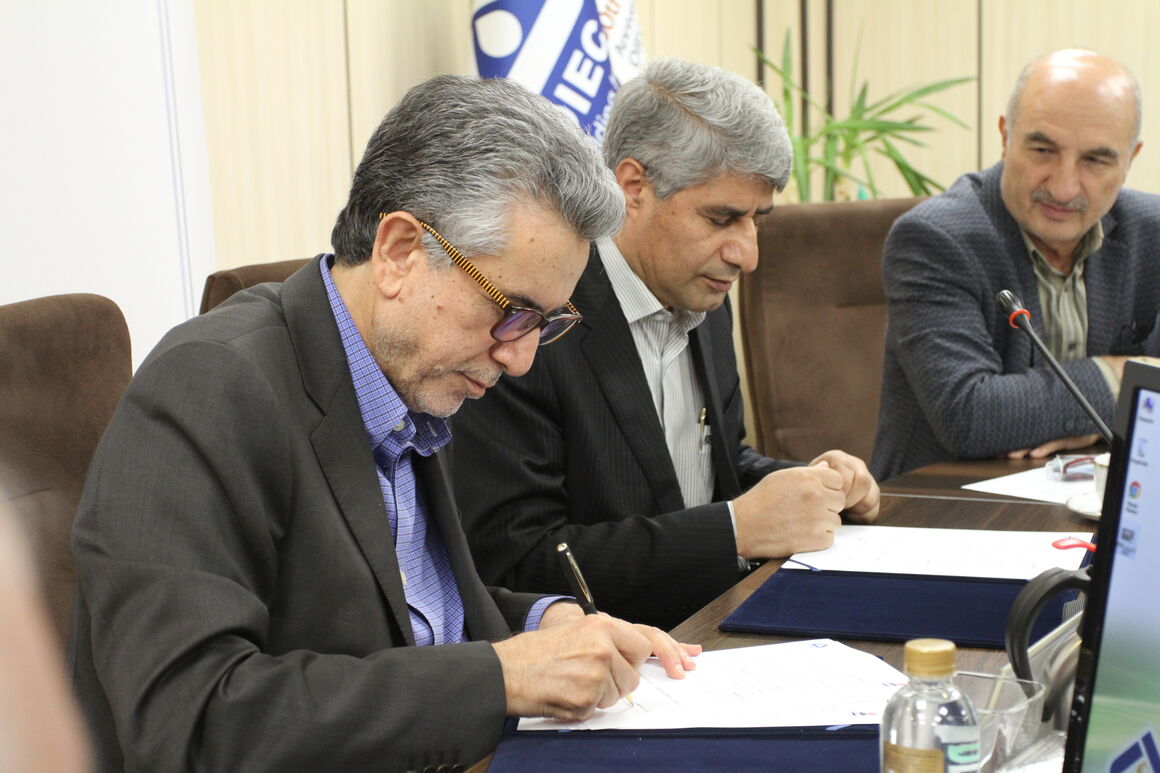 تصویر از امضای تفاهم نامه همکاری اویک و گسترش نفت و گاز