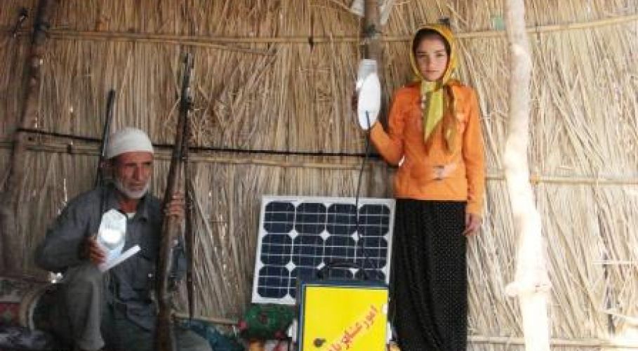 تصویر از برق‌رسانی به 25 هزار خانوار عشایر کوچ‌رو با مولد برق خورشیدی قابل حمل