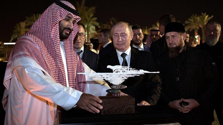 تصویر از امضای 20 قرارداد در سفر پوتین به عربستان