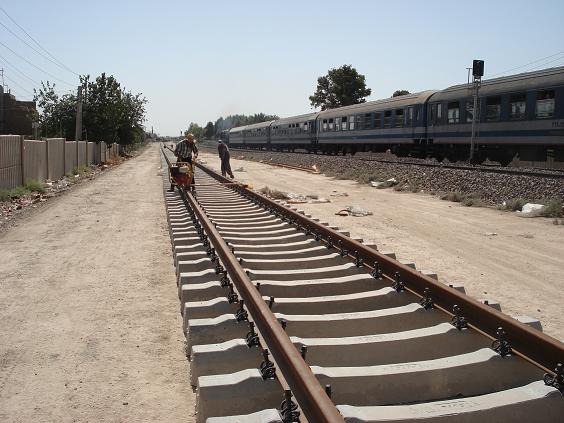 تصویر از امیدواری به بهره برداری از راه آهن یزد به فارس تا سال 99