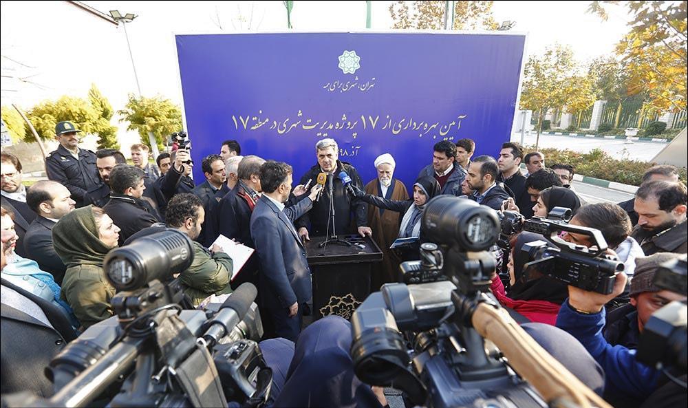 تصویر از با افرادی که در بارش برف اخیر عملکرد مناسبی نداشتند برخورد شد