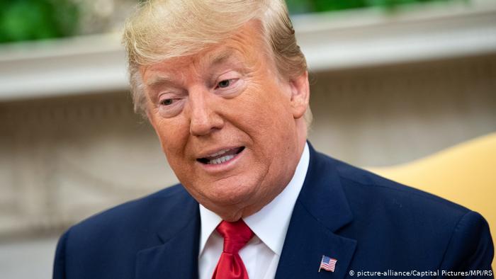 تصویر از ترامپ از شرکت در جلسه تحقیقات استیضاح خودداری می‌کند