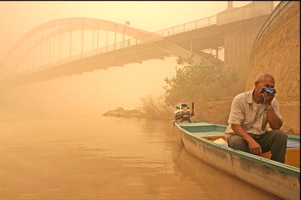 تصویر از دولت می گفت مردم خوزستان باید با گرد و غبار سازگاری پیدا کنند!