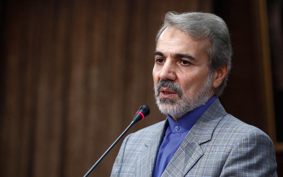 تصویر از با پلکانی نزولی حقوق کارکنان به کف حقوق افزایش پیدا می‌کند