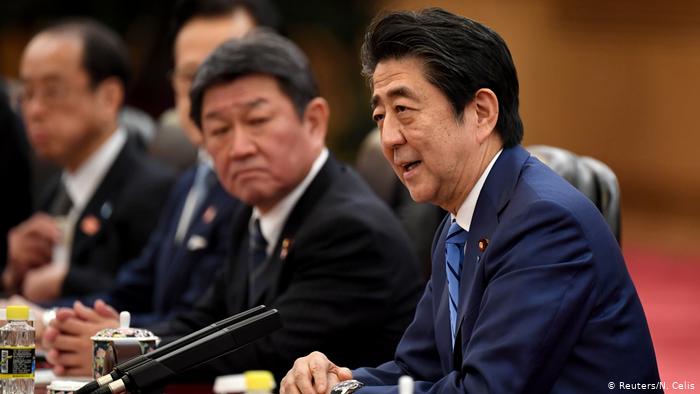 تصویر از شینزو آبه راهی خاورمیانه می‌شود؛ برای نفت و برای صلح