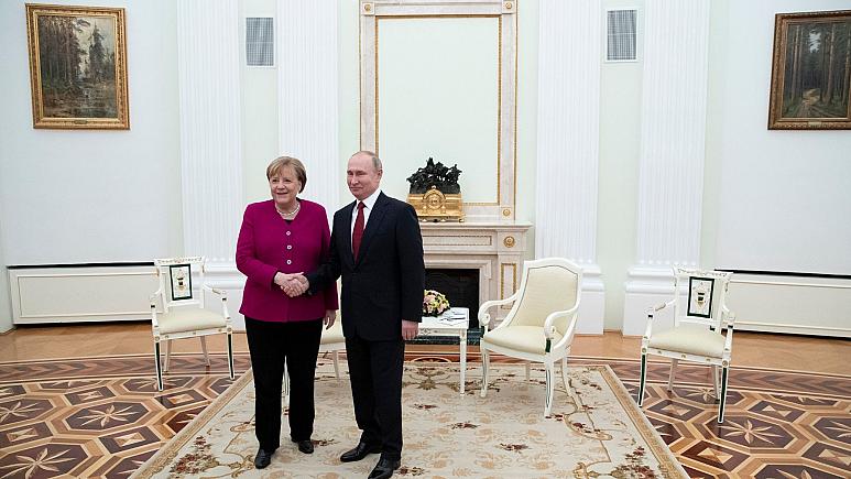 تصویر از مرکل و پوتین: تاکید بر حفظ برجام و ادامه نورد استریم 2