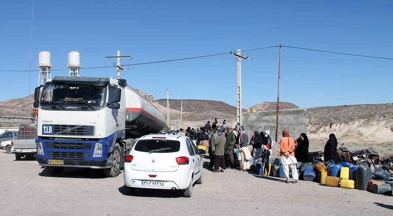 تصویر از ارسال محموله ۱۲ هزار لیتری نفت سفید به مناطق سیل‌زده سیستان‌وبلوچستان
