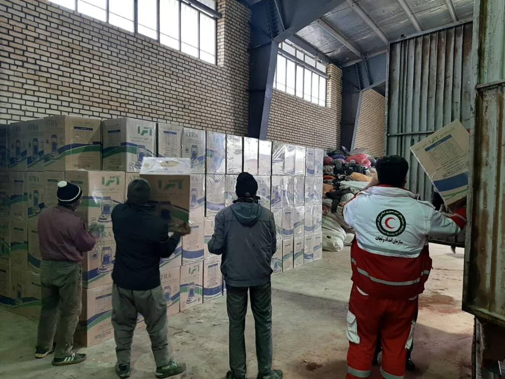تصویر از ارسال بسته‌های اهدایی پتروشیمی‌های ماهشهر به مناطق سیل‌زده سیستان‌وبلوچستان