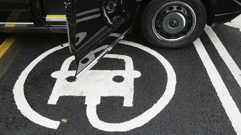 تصویر از بریتانیا ممنوعیت فروش خودروهای غیرالکتریکی را ۵ سال جلو انداخت