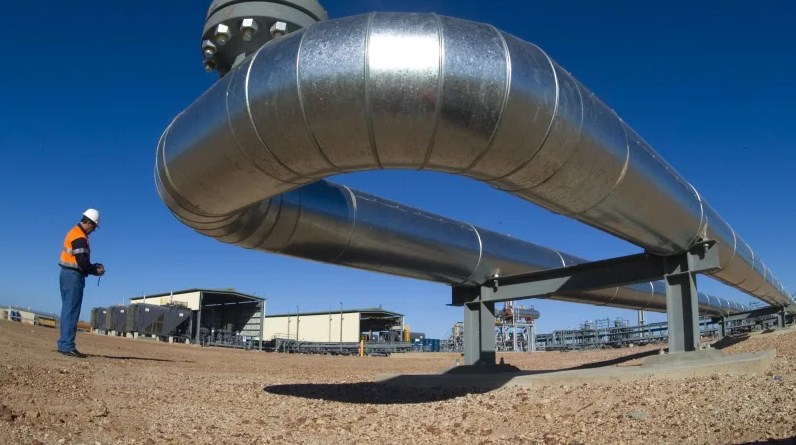 تصویر از ساخت مخازن ذخیره سازی 10 میلیون بشکه نفت و 4 میلیون بشکه میعانات گازی