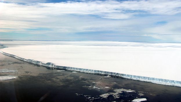 تصویر از بزرگترین کوه یخ جهان به آب‌های گرم می‌گریزد