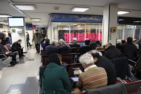 تصویر از عرضه 95 هزار و 996 تن مواد پلیمری و وکیوم باتوم در بورس کالای ایران