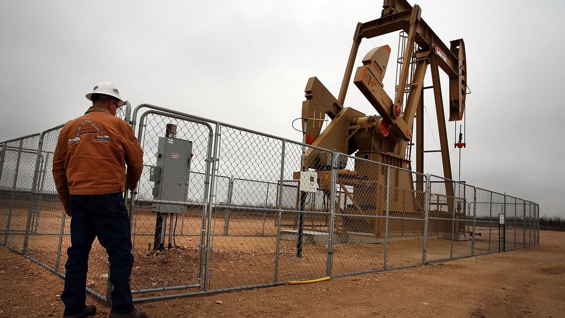 تصویر از تولید روزانه نفت شیل آمریکا به رکورد ۹.۰۸ میلیون بشکه می‌رسد