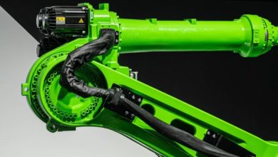 تصویر از کروناویروس ربات ها را جایگزین انسان ها می کند