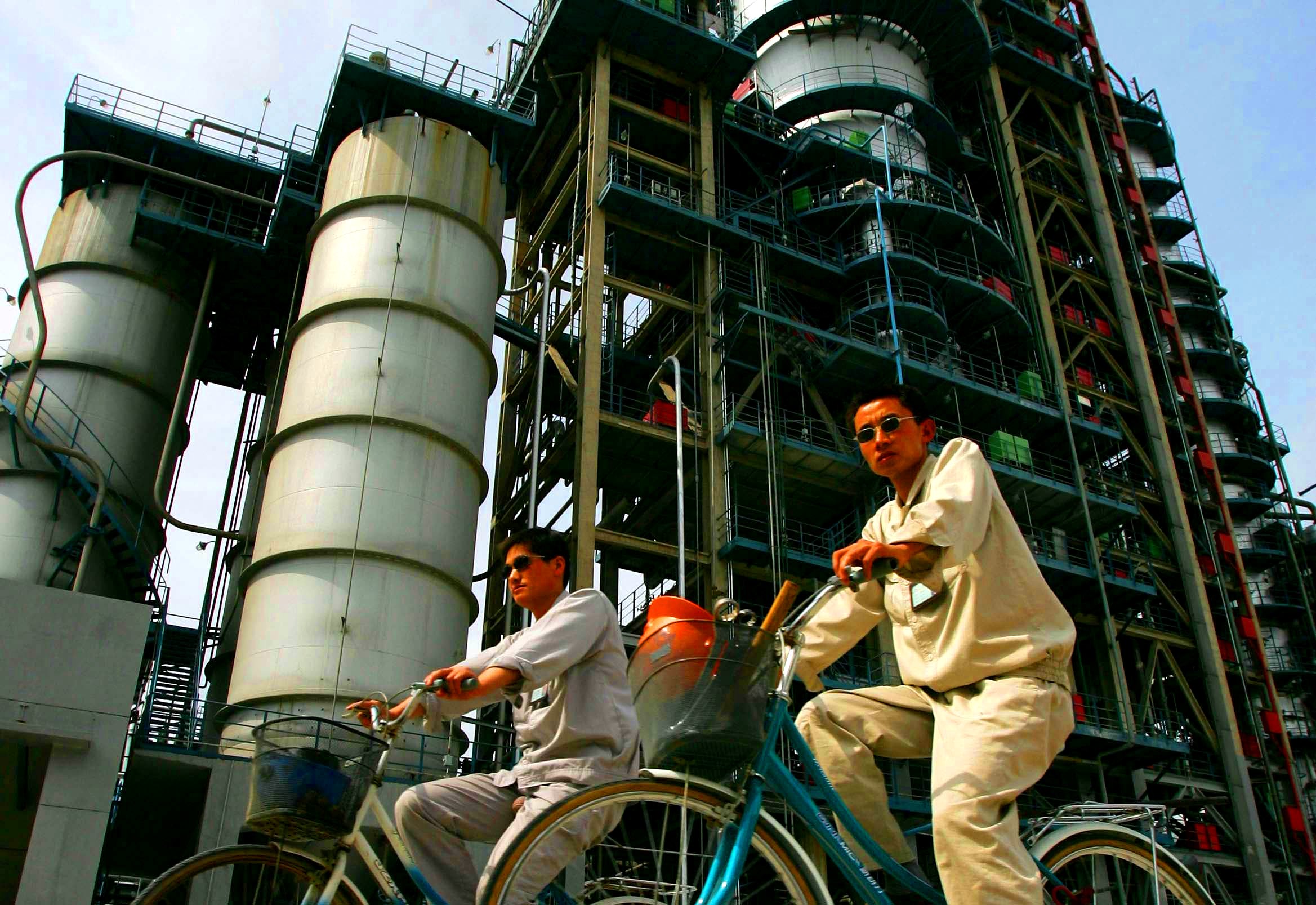 تصویر از کاهش شدید پالایش نفت در چین