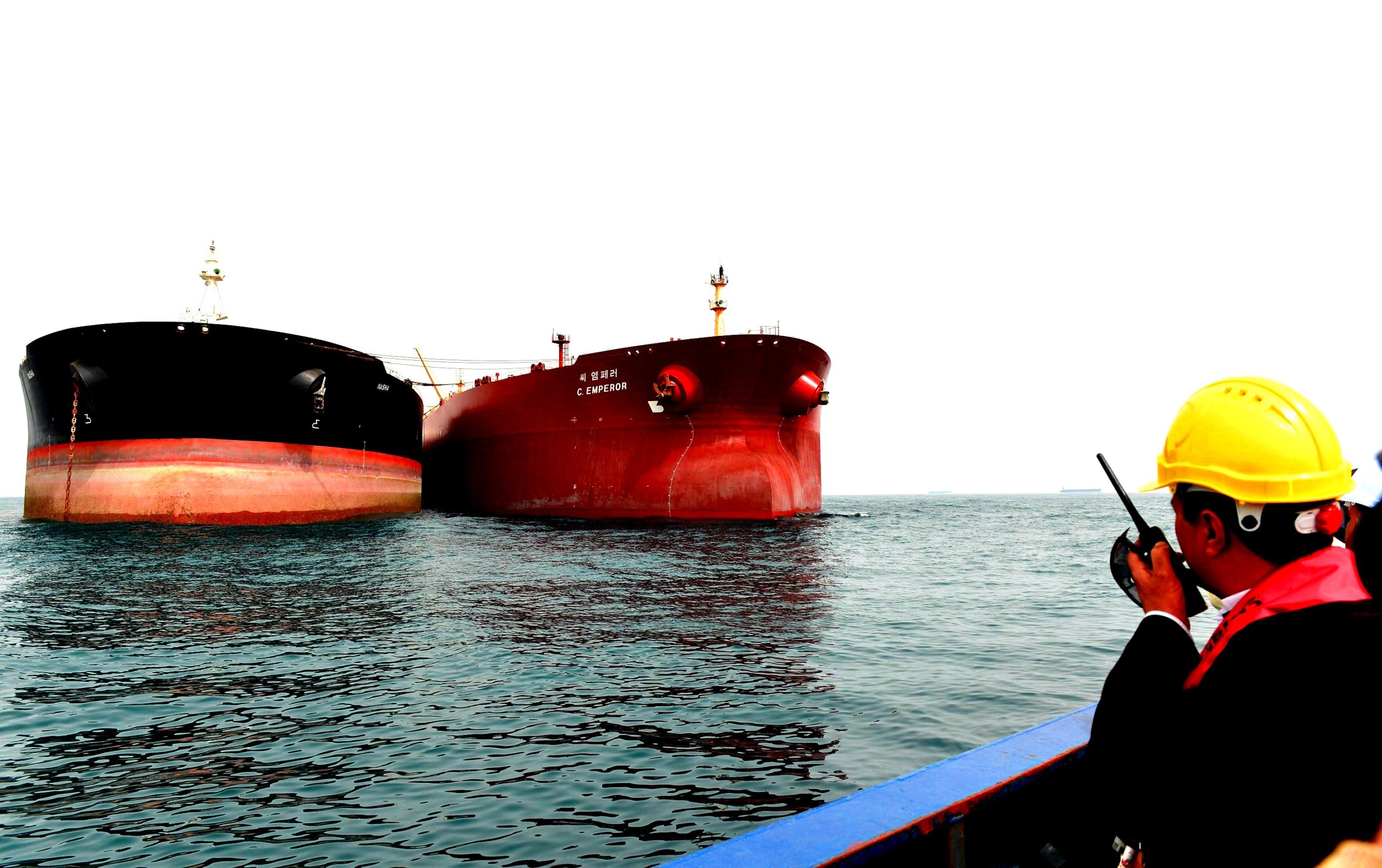 تصویر از سرگردانی ۱۶۰ میلیون بشکه نفت بدون مشتری در دریا