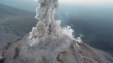 تصویر از بررسی یک آتشفشان فعال با پهپاد