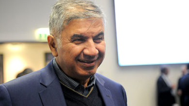 تصویر از وزیر امور خارجه در پیامی درگذشت حسین کاظمپور اردبیلی را تسلیت گفت