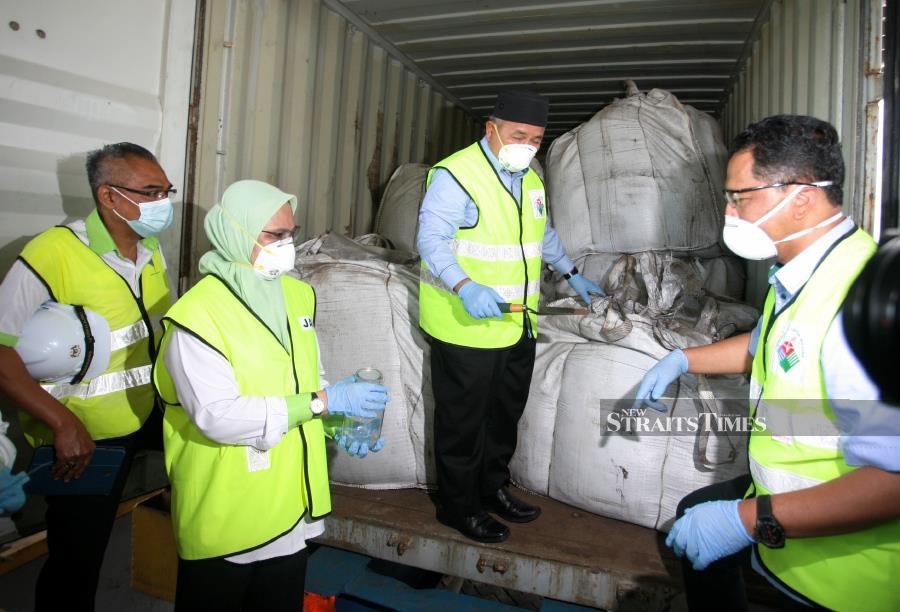 تصویر از کشف محموله زباله های خطرناک اروپایی در مالزی