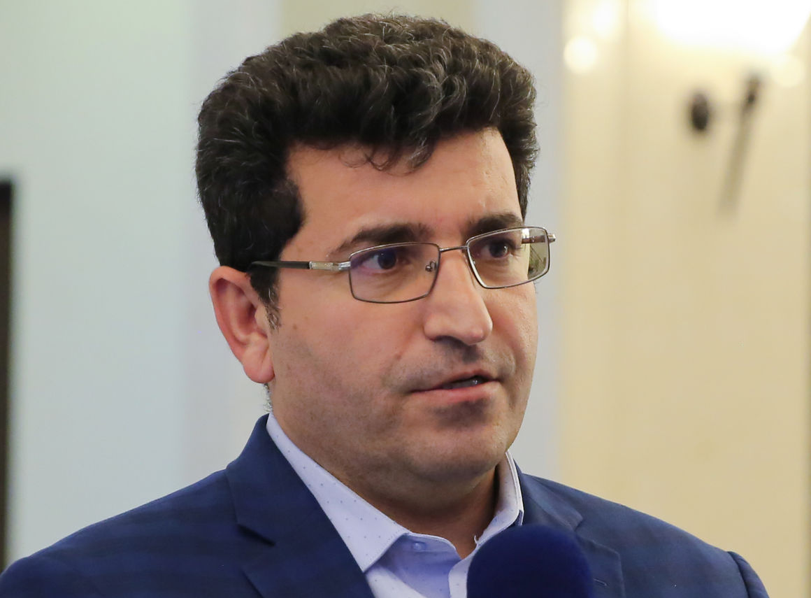 تصویر از ظرفیت دوگانه سوز کردن خودروهای عمومی دو برابر شد