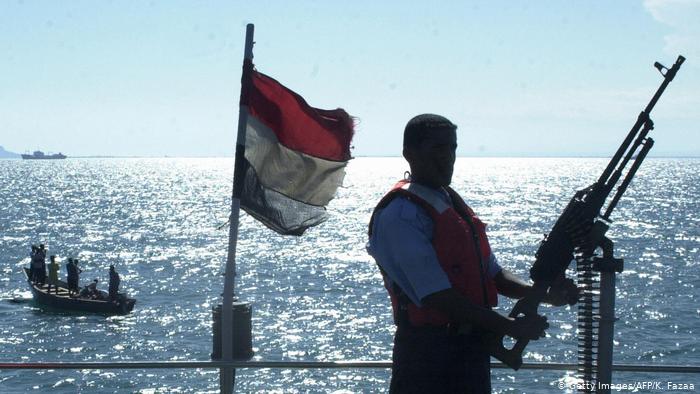 تصویر از تانکر نفتی فرسوده در سواحل یمن؛ یک بمب ساعتی