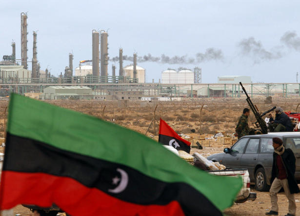 تصویر از خلیفه حفتر به انسداد صادرات نفت لیبی پایان می‌دهد