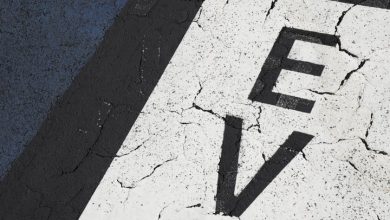 تصویر از آزمایش شارژ خودروهای الکتریکی با فناوری بی سیم در زیر سطح جاده