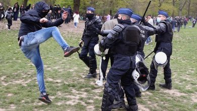 تصویر از عکس: درگیری پلیس با تظارکنندگان ضد قرنطینه در بلژیک