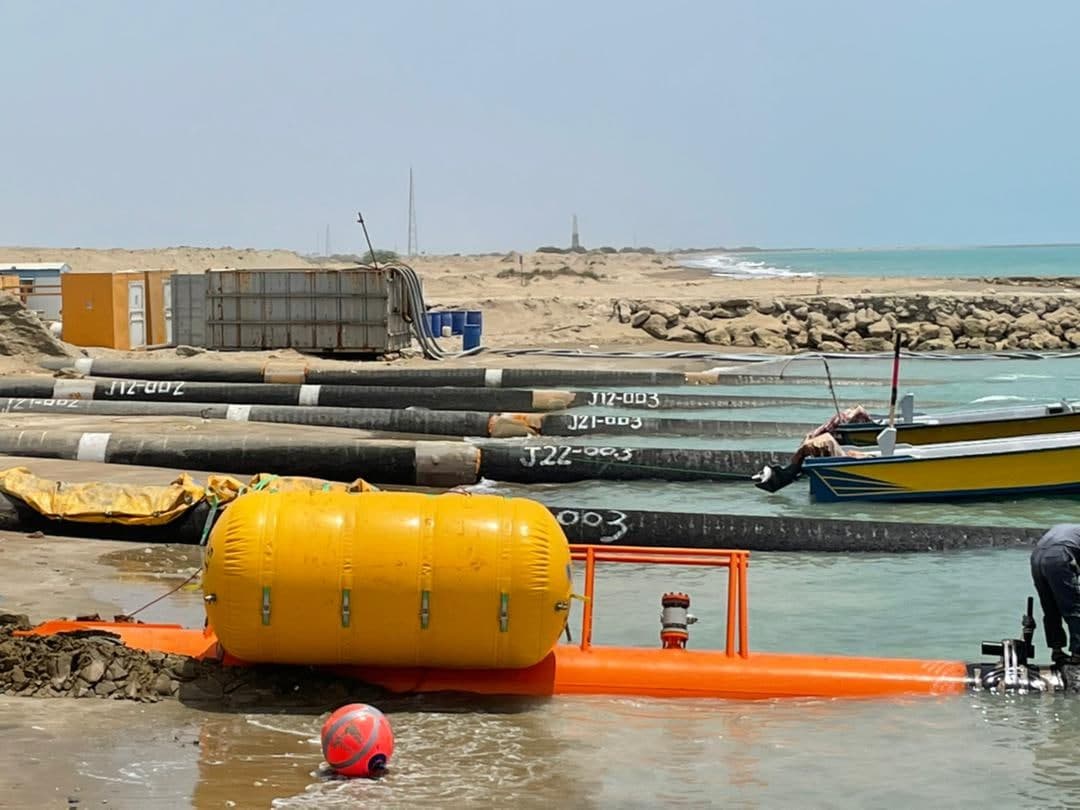 تصویر از پایان عملیات کشش لوله از ساحل در طرح پایانه نفتی جاسک