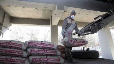 تصویر از بیکاری کارگران ساختمانی با گرانی سیمان