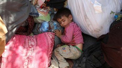 تصویر از عکس: فرار شهروندان افغان با هجوم طالبان