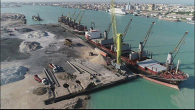 تصویر از رویترز: بیش از ۴۰ کشتی حامل غلات و شکر در بنادر ایران گرفتار شده‌اند