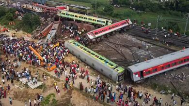 تصویر از بزرگترین سانحه ریلی هند؛ حدود ۳۰۰ تن کشتە و۸۵۰ نفر زخمی شدند