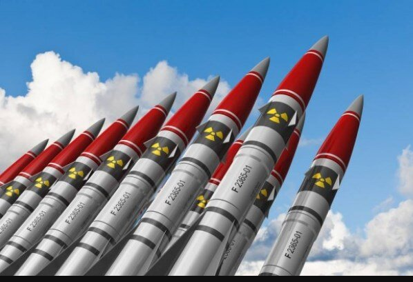 تصویر از یوشکا فیشر خواهان تجهیز اتحادیه اروپا به سلاح اتمی شد