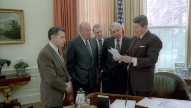 تصویر از همکاری ناکام ایران و آمریکا/ رسوایی مک فارلین