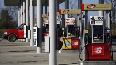 تصویر از چرا با وجود رشد جهانی قیمت نفت، بهای بنزین هنوز افزایش محسوسی نداشتهاست؟