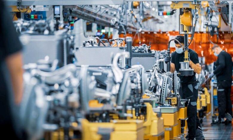 تصویر از بنگاههای تولیدی از سرمایه انسانی خالی میشود