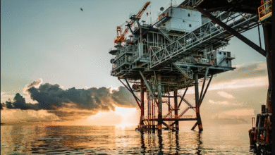 تصویر از شدیدترین کاهش سالانه قیمت نفت از سال ۲۰۲۰ رخ داد