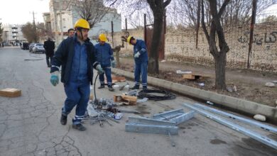 تصویر از ترمیم شبکه برق آسیب دیده از حملات دشمن در شرکت توزیع نیروی برق آذربایجان شرقی