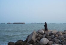 تصویر از جزئیاتی از عملیات ادعایی آمریکا در تنگه هرمز/ نشت «شبانه» نفت واقعی است؟